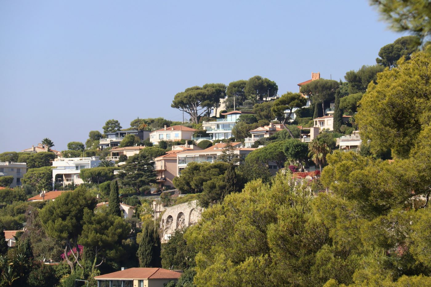 Antalya'da tepeye yayılmış villalar